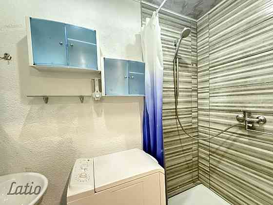 Pārdod funkcionālu vienistabas dzīvokli Teikā.
Dzīvoklī ir neliela, praktiska virtuve ar jaunām mēbe Рига