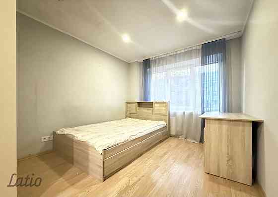 Pārdod funkcionālu vienistabas dzīvokli Teikā.
Dzīvoklī ir neliela, praktiska virtuve ar jaunām mēbe Рига