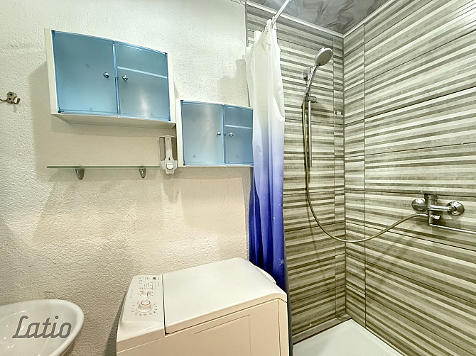 Pārdod funkcionālu vienistabas dzīvokli Teikā.
Dzīvoklī ir neliela, praktiska virtuve ar jaunām mēbe Рига - изображение 4