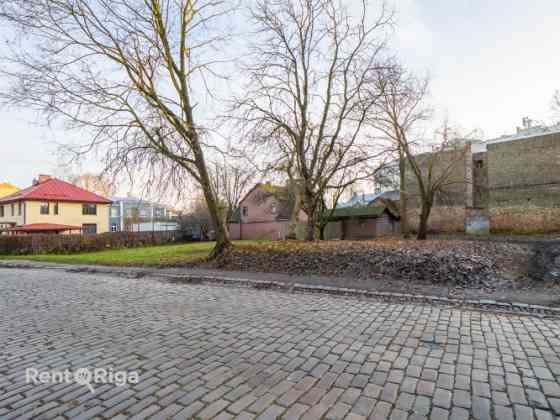 Продаётся земельный участок с широкими возможностями для застройки на улице Рига