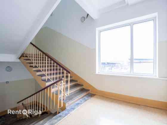 Доступны офисы разной площади!  В трёхэтажном офисном здании на Ганību дамбис Рига