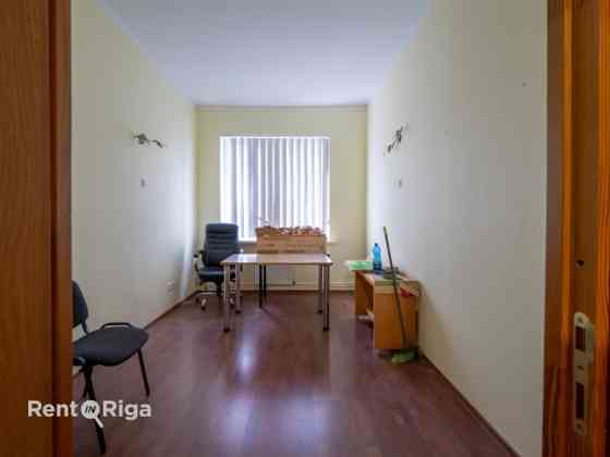 Доступны офисы разной площади!  В трёхэтажном офисном здании на Ганību дамбис Rīga