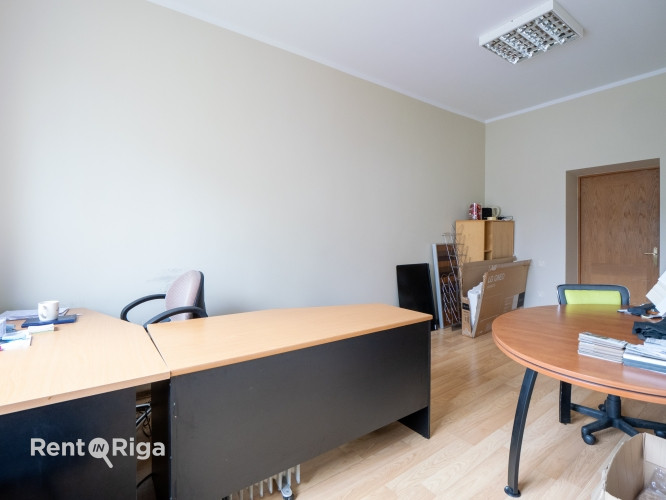 Большое и просторное помещение с отдельным кабинетом, большой офисной зоной Рига - изображение 5