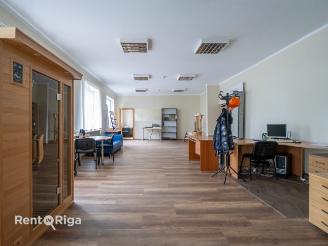 Большое и просторное помещение с отдельным кабинетом, большой офисной зоной Рига - изображение 3