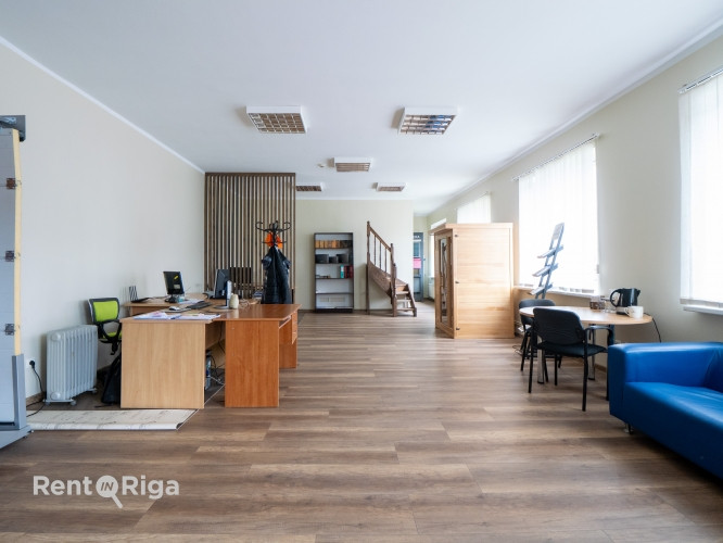 Большое и просторное помещение с отдельным кабинетом, большой офисной зоной Рига - изображение 4