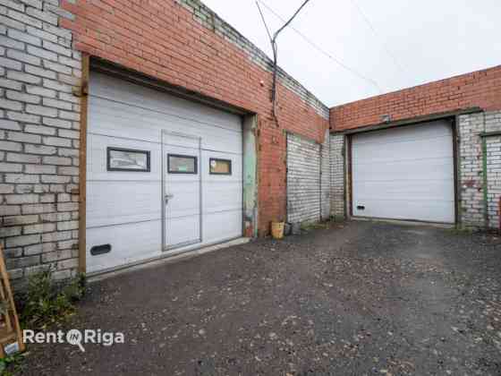 Помещение с двумя въездами/подъёмными воротами на Ганību дамбī.  Помещение Рига