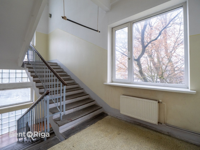 В трёхэтажном офисном здании на Ганību дамбис доступны офисы в аренду. В здании Рига - изображение 5