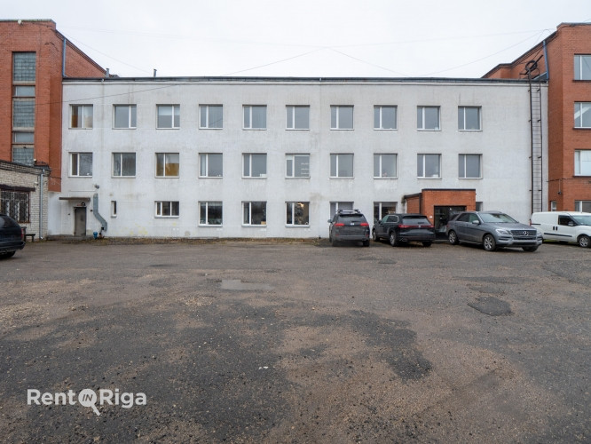 В трёхэтажном офисном здании на Ганибу дамбис доступны офисы в аренду. В офисном Рига - изображение 7