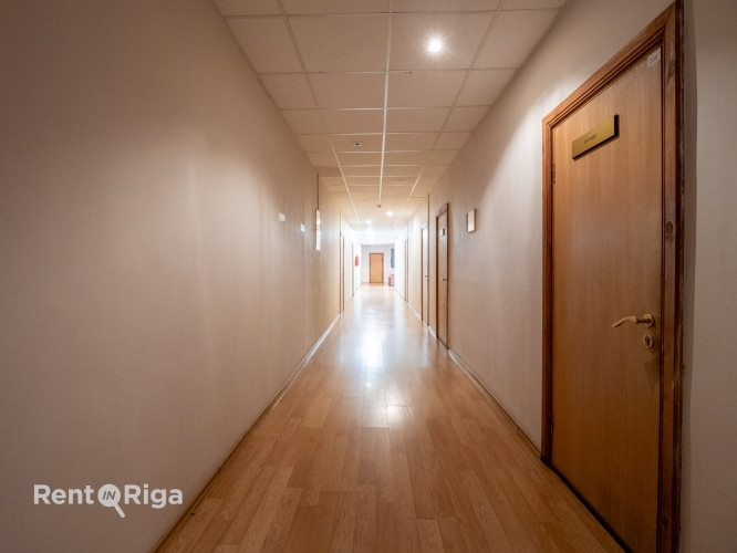 В трёхэтажном офисном здании на Ганибу дамбис доступны офисы в аренду. В офисном Рига - изображение 5