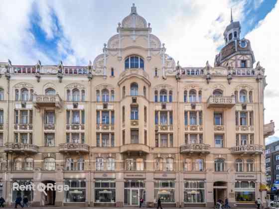 Продаётся элегантная квартира с балконом в полностью отреставрированном Rīga