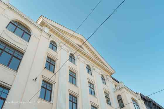 Помещения доступны для аренды в очень активном месте.  + 246 м на первом этаже, 89 м в Rīga