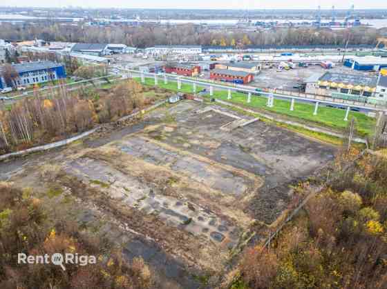 Предлагается участок земли по улице ILZENES.  + Подъезд к железнодорожному вокзалу; + Rīga