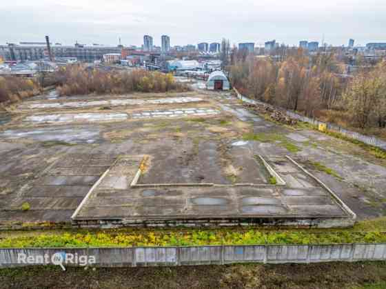 Предлагается участок земли по улице ILZENES.  + Подъезд к железнодорожному вокзалу; + Rīga