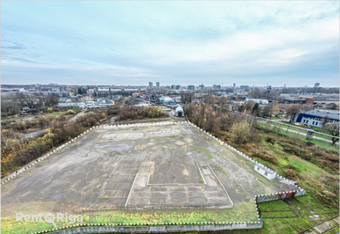 Nomai tiek piedāvāts zemes gabals Ilzenes ielā.  + Vilciena pievads; + rampa un panduss vilcienu Rīga - foto 1