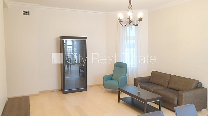 Projekts - Elizabeth, fasādes māja, renovēta māja, ieeja no ielas, ir lifts, kāpņu telpa pēc Rīga - foto 5