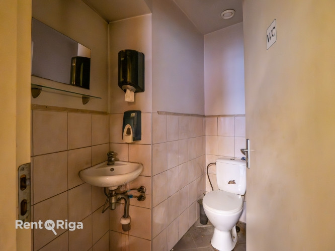 Kafejnīcas telpas ar ventilācijas sistēmu.  Telpas sastāv no klientu zāles 30 kvm, virtuves telpas,  Рига - изображение 4