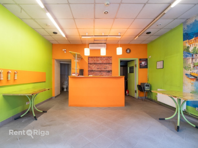 Kafejnīcas telpas ar ventilācijas sistēmu.  Telpas sastāv no klientu zāles 30 kvm, virtuves telpas,  Рига - изображение 1