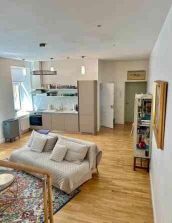 тильная, полностью оборудованная квартира в самом центре Риги, напротив Нового Rīga