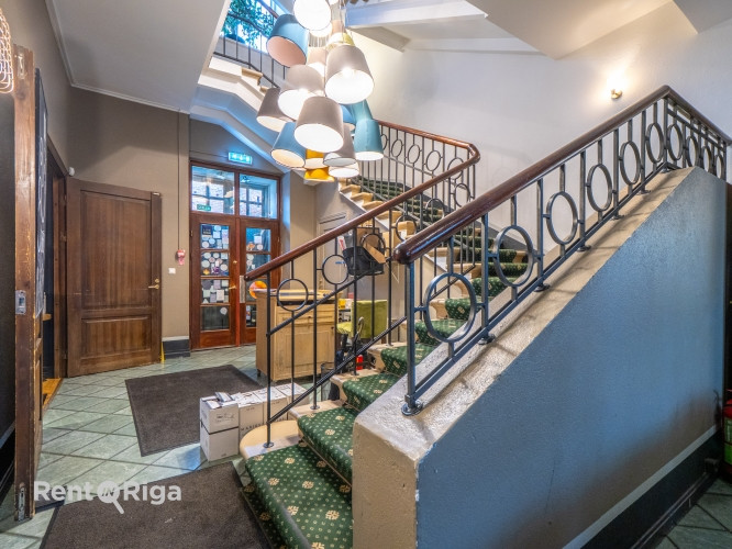 Zāle Jēkaba kazarmās.  Viena liela telpa, kas atrodas 2.stāvā. Kopīga ieeja un trepju telpa ar resto Рига - изображение 7