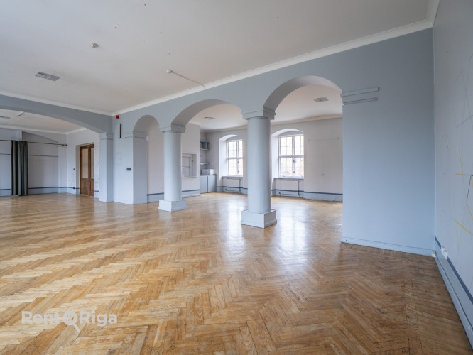 Zāle Jēkaba kazarmās.  Viena liela telpa, kas atrodas 2.stāvā. Kopīga ieeja un trepju telpa ar resto Рига - изображение 3