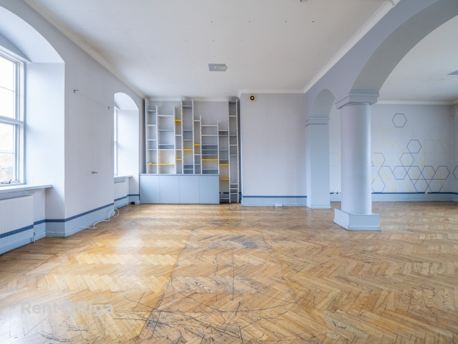 Zāle Jēkaba kazarmās.  Viena liela telpa, kas atrodas 2.stāvā. Kopīga ieeja un trepju telpa ar resto Рига - изображение 5