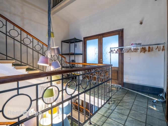 Zāle Jēkaba kazarmās.  Viena liela telpa, kas atrodas 2.stāvā. Kopīga ieeja un trepju telpa ar resto Рига - изображение 6