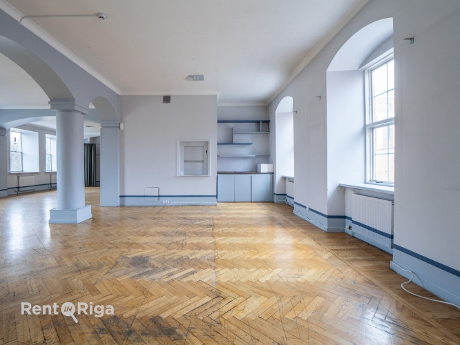 Zāle Jēkaba kazarmās.  Viena liela telpa, kas atrodas 2.stāvā. Kopīga ieeja un trepju telpa ar resto Рига - изображение 4