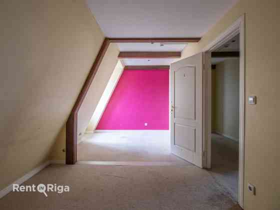 Bijušās hosteļa telpas Jēkaba kazarmās. Iespējams izveidot arī biroju.  Telpu lietošanas kods: biroj Рига