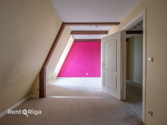 Bijušās hosteļa telpas Jēkaba kazarmās. Iespējams izveidot arī biroju.  Telpu lietošanas kods: biroj Рига - изображение 6