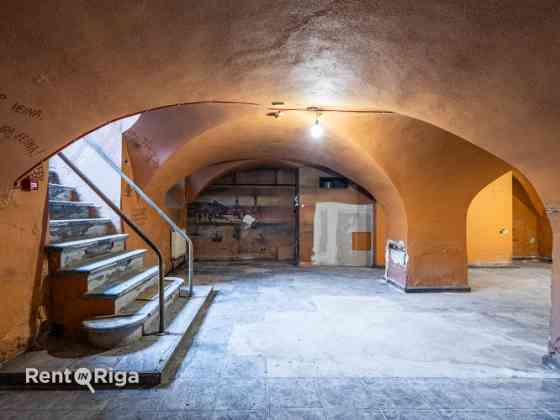 Puspagraba telpas Jēkaba kazarmās.  Iepriekš telpās atradās restorāns. Telpas sastāv no 2 lielām zāl Рига