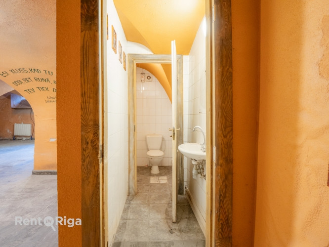 Puspagraba telpas Jēkaba kazarmās.  Iepriekš telpās atradās restorāns. Telpas sastāv no 2 lielām zāl Рига - изображение 3