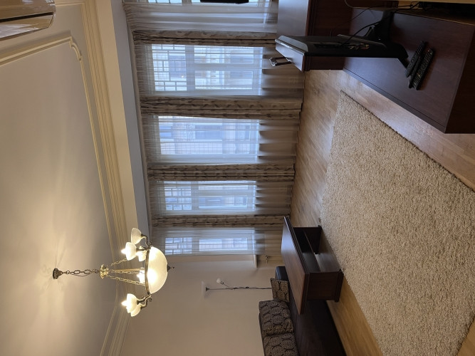 Elegantais dzīvoklis, kas atrodas vēsturiskā ēkā Stabu ielā, piedāvā mūsdienu ērtības un klasisku ša Рига - изображение 3