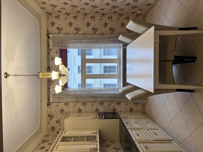 Elegantais dzīvoklis, kas atrodas vēsturiskā ēkā Stabu ielā, piedāvā mūsdienu ērtības un klasisku ša Рига - изображение 8