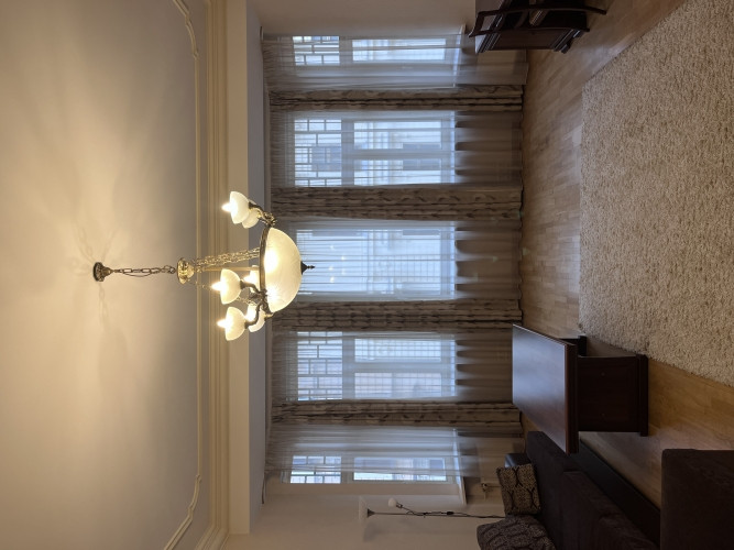 Elegantais dzīvoklis, kas atrodas vēsturiskā ēkā Stabu ielā, piedāvā mūsdienu ērtības un klasisku ša Рига - изображение 2