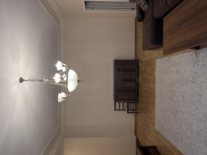 Elegantais dzīvoklis, kas atrodas vēsturiskā ēkā Stabu ielā, piedāvā mūsdienu ērtības un klasisku ša Рига - изображение 6