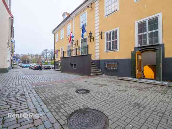 Puspagraba veikala telpas Jēkaba kazarmās.  Telpas sastāv no 1 lielas zāles un palīgtelpas.  Tualete Рига