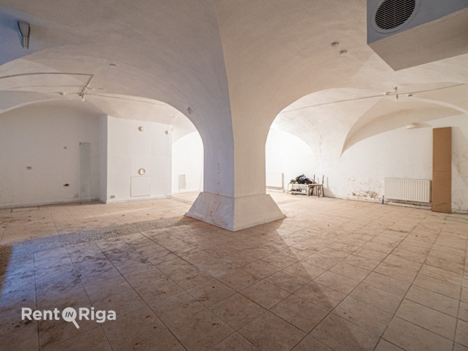 Puspagraba veikala telpas Jēkaba kazarmās.  Telpas sastāv no 1 lielas zāles un palīgtelpas.  Tualete Рига - изображение 2