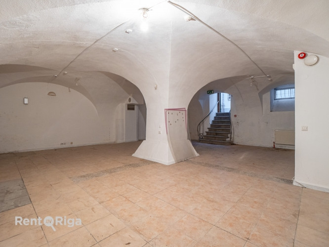 Puspagraba veikala telpas Jēkaba kazarmās.  Telpas sastāv no 1 lielas zāles un palīgtelpas.  Tualete Рига - изображение 4