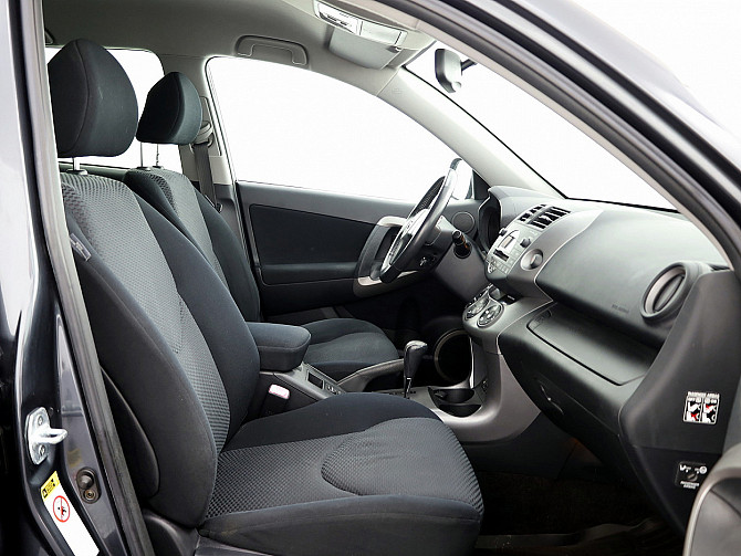 Toyota RAV4 Linea Sol ATM 2.0 112kW Tallina - foto 6