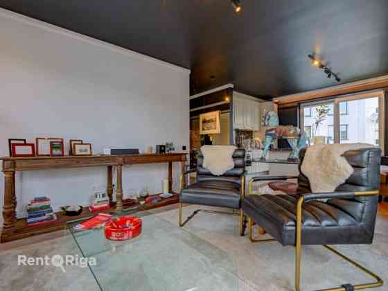 Продаётся квартира на верхнем этаже с впечатляющей террасой (60м2) в тихом центре Rīga