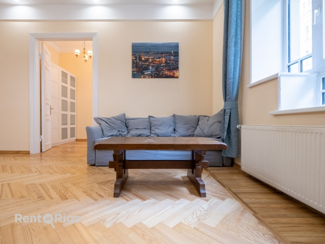 Skaists 3 istabu dzīvoklis renovētā pirmskara ēkā prestižajā Alberta ielā, Rīgas Klusajā centrā.  Al Рига - изображение 4