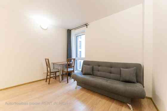 В аренду предлагается квартира-студия в новом проекте.  Квартира оборудована Rīga