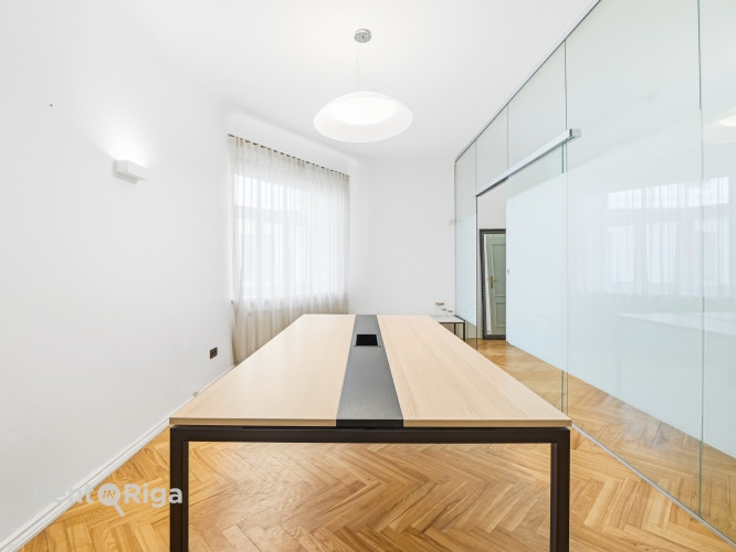 Biroja telpas Klusajā centrā  renovētā un reprezentablā ēkā ar ieeju no Elizabetes ielas Rīga - foto 9
