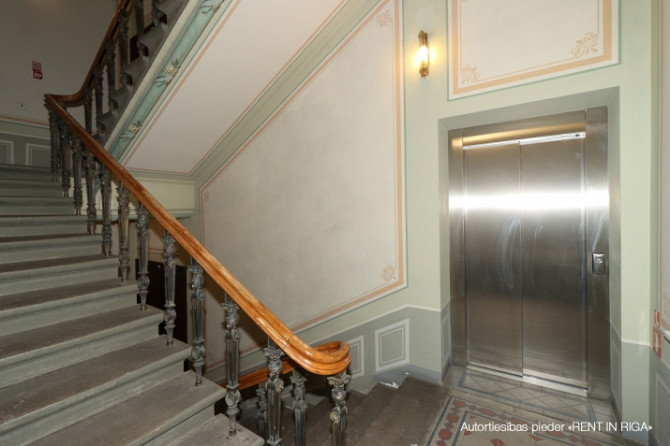 Biroja telpas Klusajā centrā  renovētā un reprezentablā ēkā ar ieeju no Elizabetes ielas Rīga - foto 4
