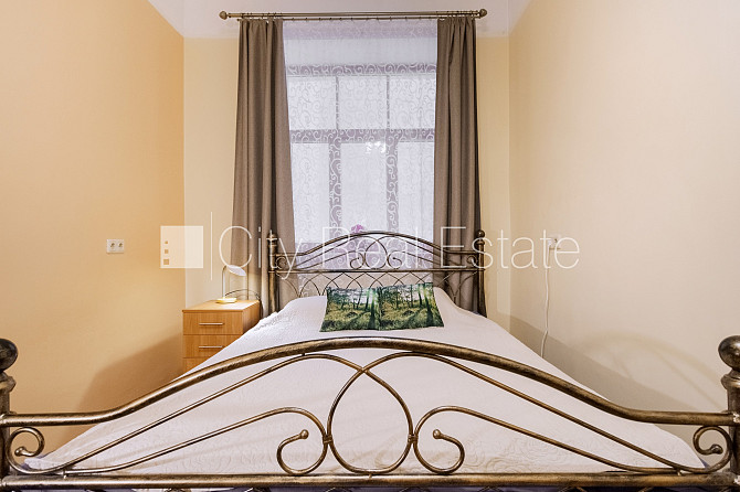 Pagalma ēka, labiekārtota apzaļumota teritorija, vieta automašīnai, ir lifts, kāpņu telpa Rīga - foto 3