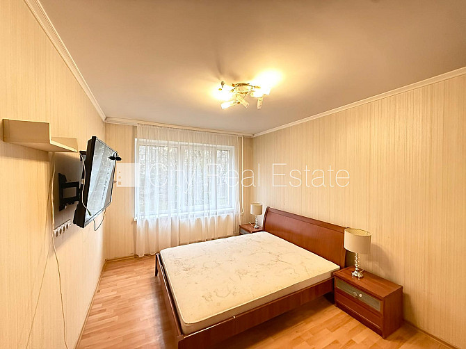 Дом во дворе, благоустроенная озеленённая территория, места для нескольких Рига - изображение 11