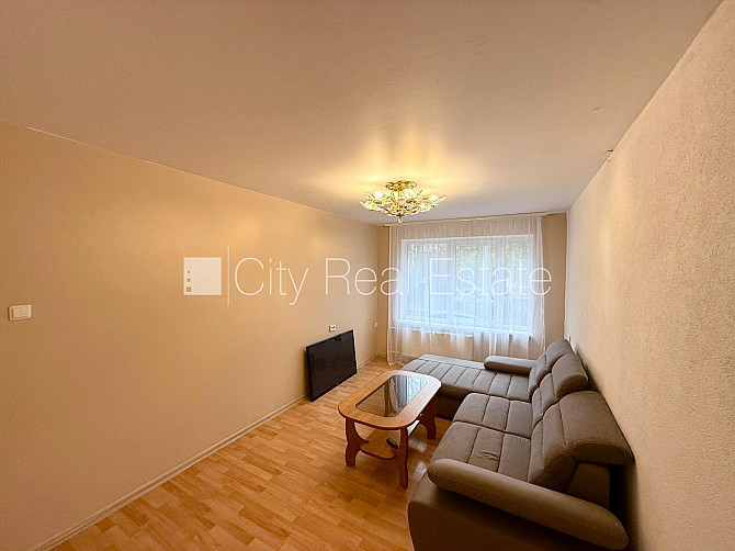 Дом во дворе, благоустроенная озеленённая территория, места для нескольких Рига - изображение 9