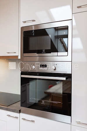 Фасадный дом, реновированный дом, закрытый двор, вход с улицы и со двора, бельэтаж, Рига - изображение 11