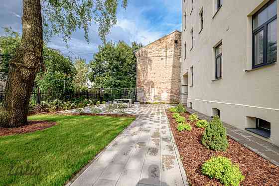 Pārdod pilnībā mēbelētu, ar sadzīves tehniku un sadzīves priekšmetiem aprīkotu dzīvokli renovētā pir Rīga