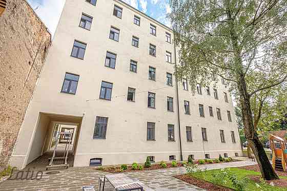 Pārdod pilnībā mēbelētu, ar sadzīves tehniku un sadzīves priekšmetiem aprīkotu dzīvokli renovētā pir Rīga